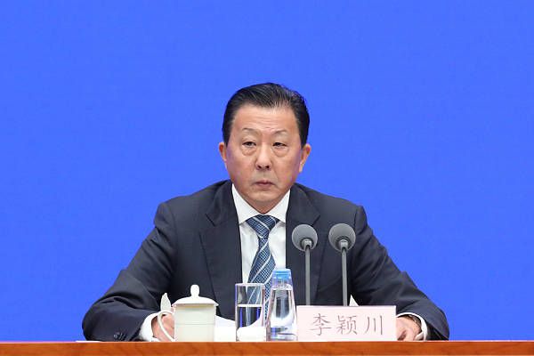 ”表示，国米签下加拿大边翼卫布坎南，转会费700万欧。